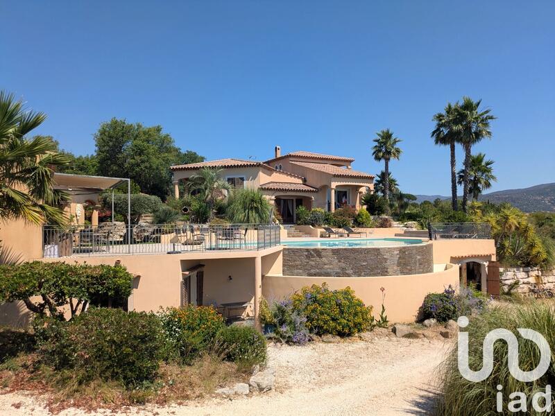 Maison - 460 m² - 12 pièces