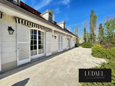 Maison - 300 m² - 11 pièces