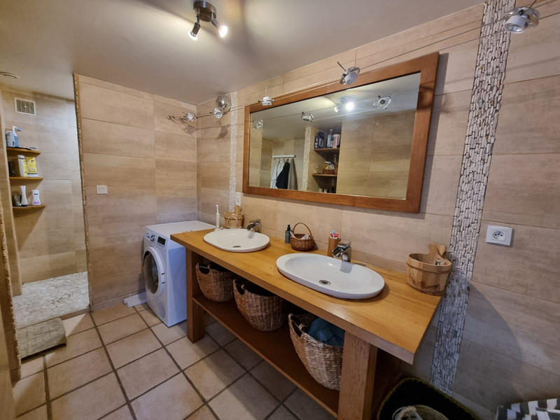 Maison - 232 m² - 8 pièces