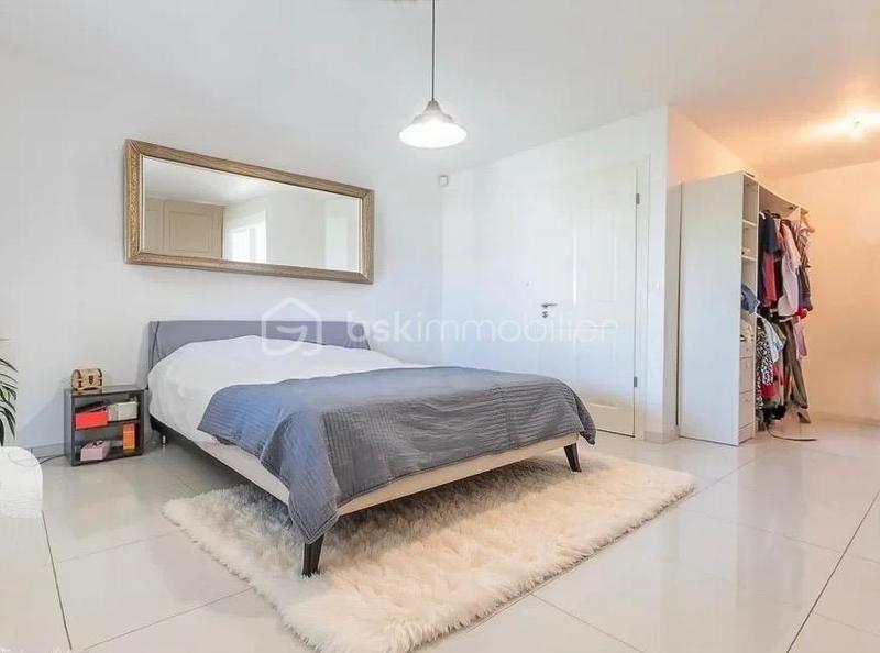 Propriété - 251 m² - 8 pièces