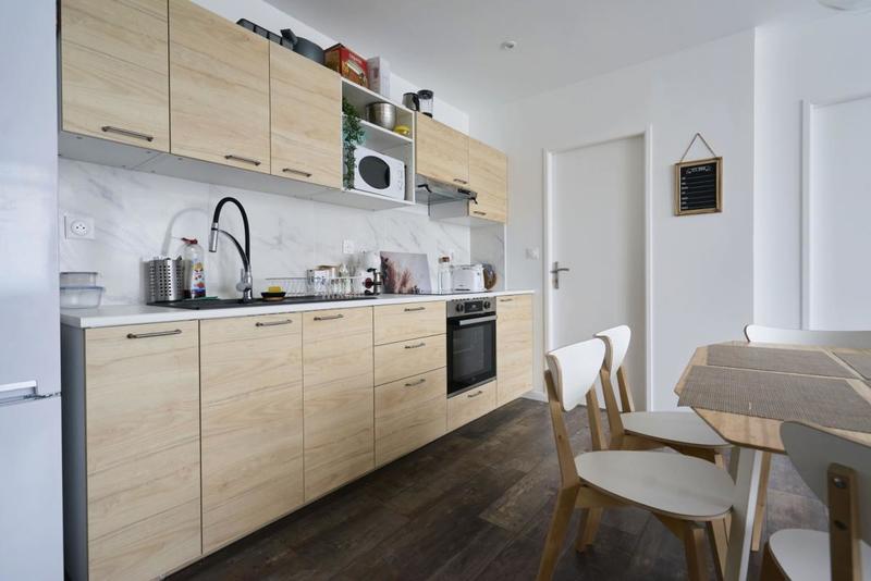 Appartement - 98 m² - 6 pièces