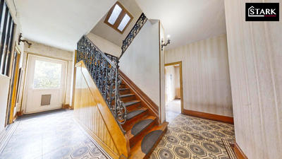 Maison - 270 m² - 9 pièces