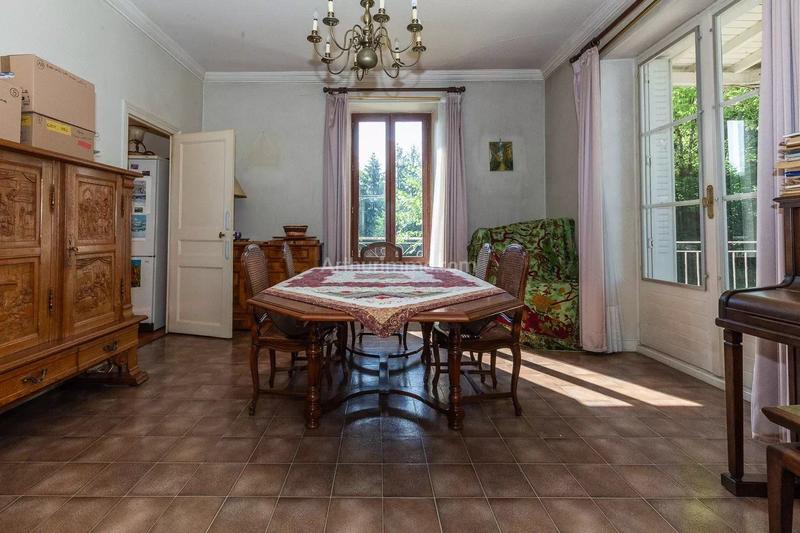 Maison - 210 m² - 8 pièces