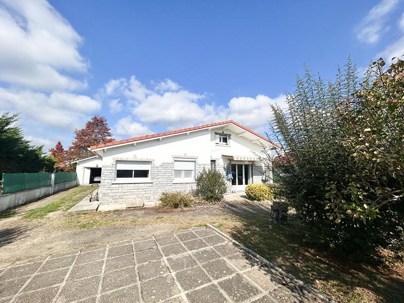 Maison - 90 m² - 5 pièces