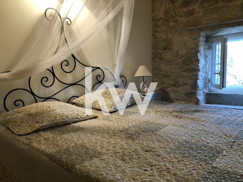 Maison - 181 m² - 6 pièces