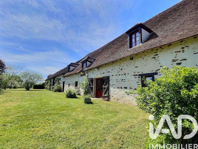 Maison - 754 m² - 26 pièces