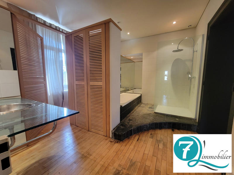 Maison - 200 m² - 10 pièces