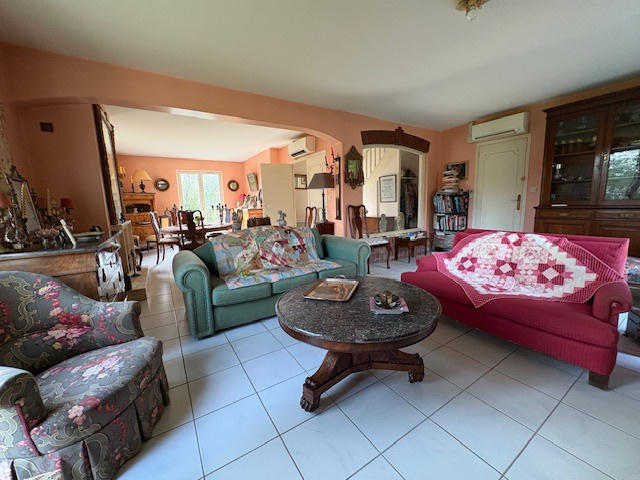 Pavillon - 223 m² - 9 pièces