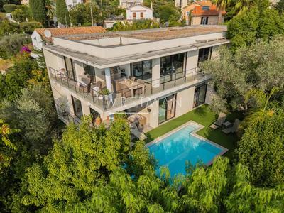 Villa - 242 m² - 6 pièces