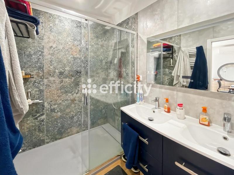 Maison - 180 m² - 7 pièces