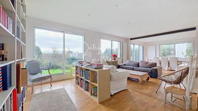 Maison - 215 m² - 9 pièces