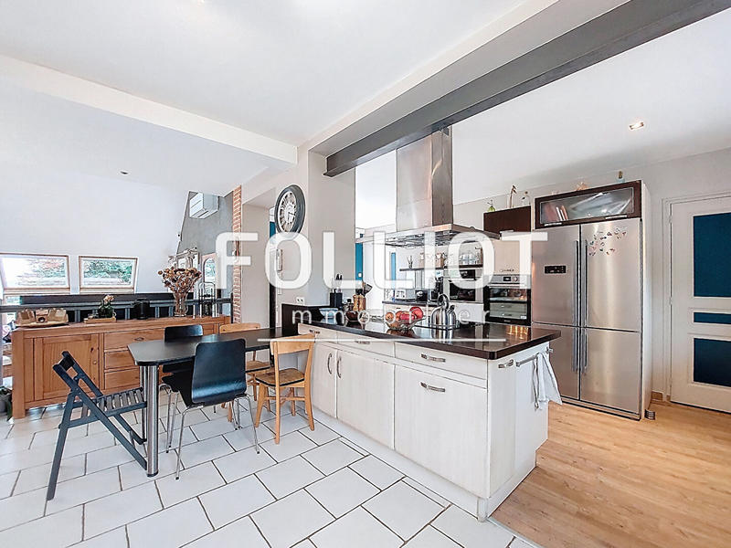 Maison - 201 m² - 7 pièces