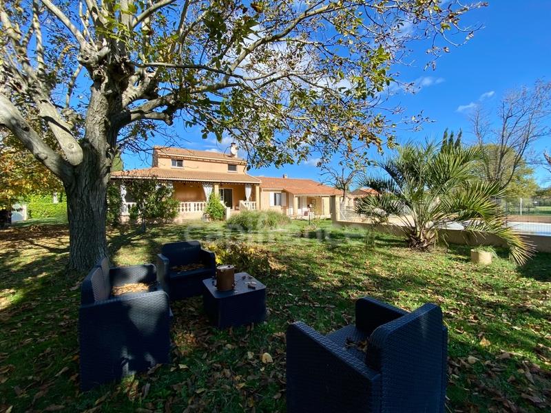 Propriété - 240 m² - 10 pièces