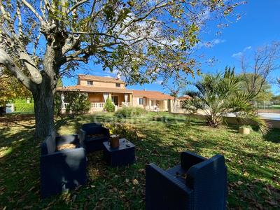 Propriété - 240 m² - 10 pièces