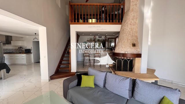 Villa - 198 m² - 10 pièces