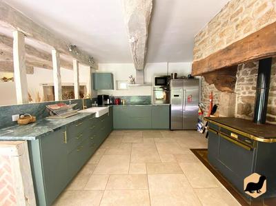 Maison - 300 m² - 8 pièces