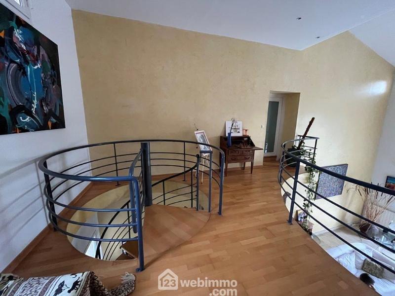 Maison - 500 m² - 9 pièces