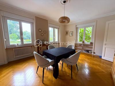 Maison - 303 m² - 10 pièces