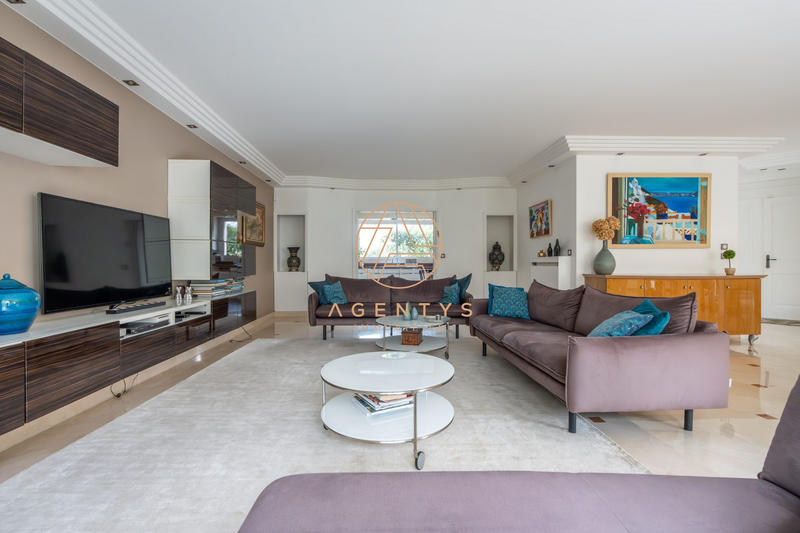 Maison - 205 m² - 8 pièces