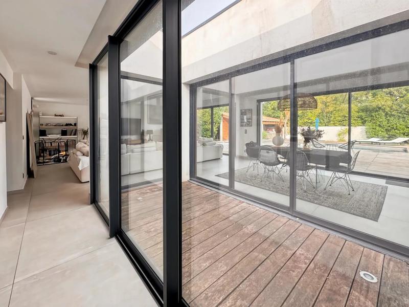 Maison - 236 m² - 7 pièces