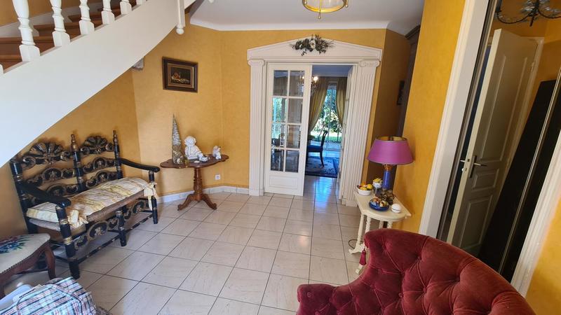 Maison - 220 m² - 7 pièces