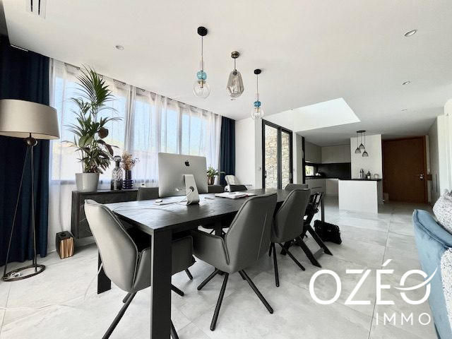 Maison contemporaine - 140 m² - 4 pièces