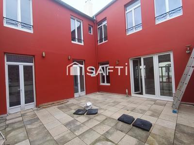 Maison - 227 m² - 8 pièces