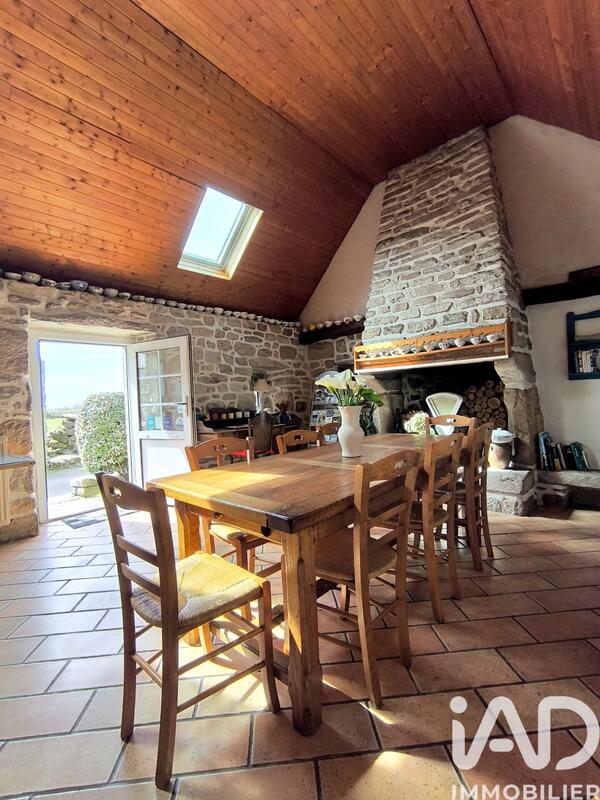 Maison - 247 m² - 13 pièces