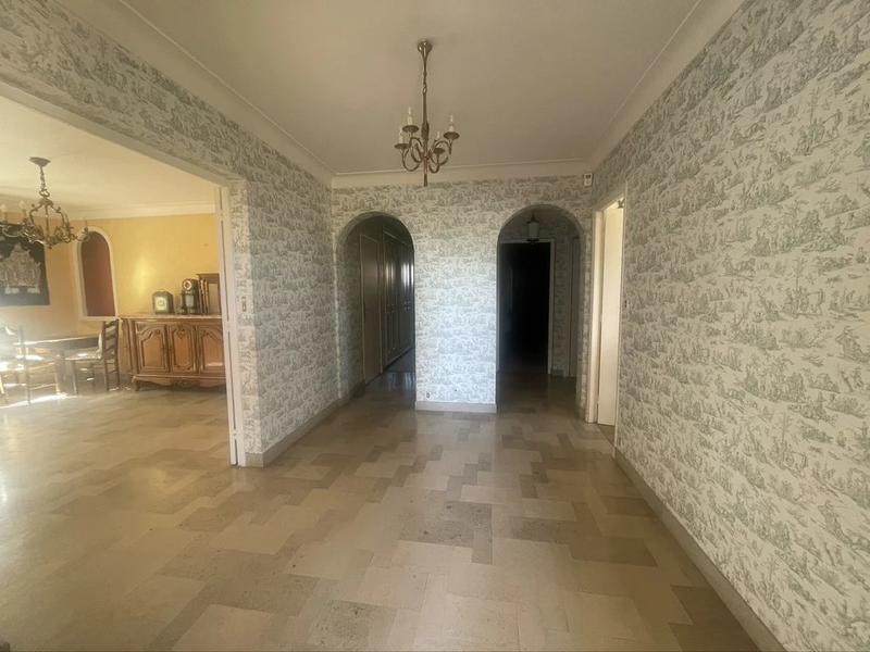 Maison - 228 m² - 9 pièces