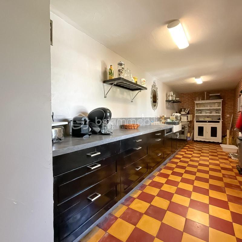 Demeure - 377 m² - 14 pièces