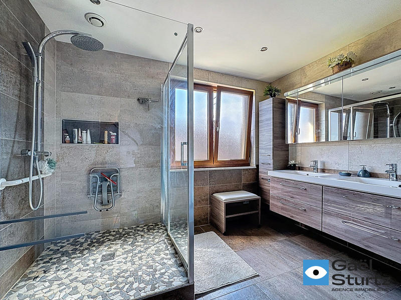 Maison - 182 m² - 8 pièces