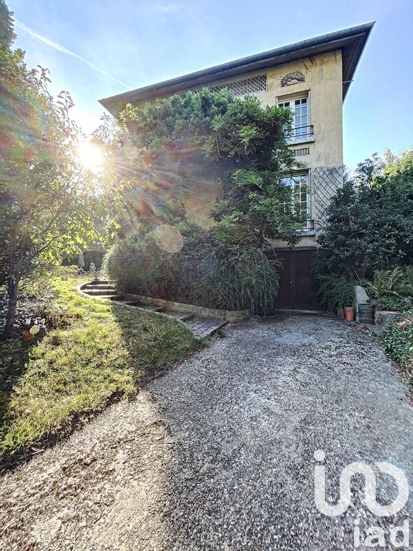 Maison - 252 m² - 11 pièces