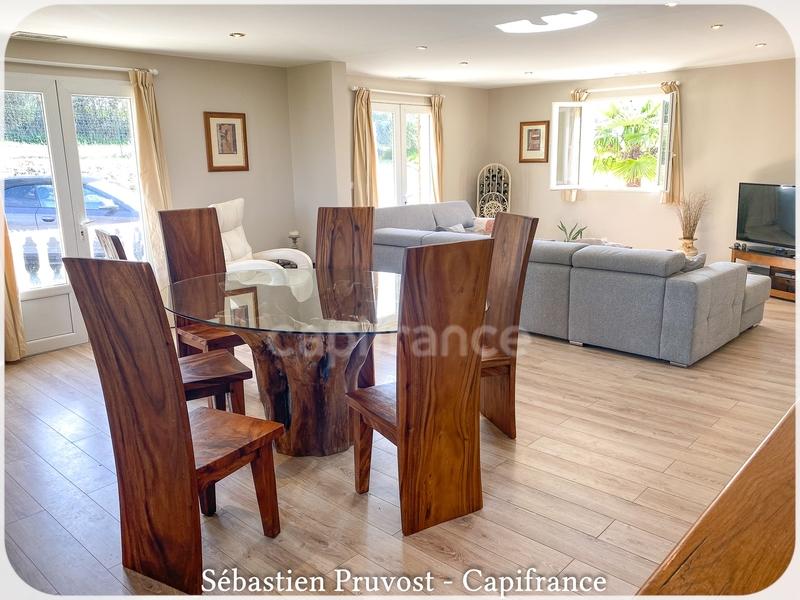 Maison - 177 m² - 8 pièces