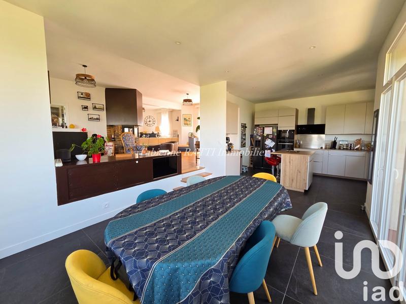 Maison - 204 m² - 7 pièces