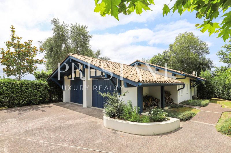 Maison - 482 m² - 12 pièces