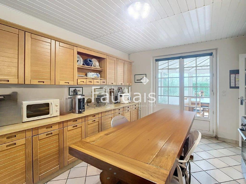 Maison - 170 m² - 9 pièces