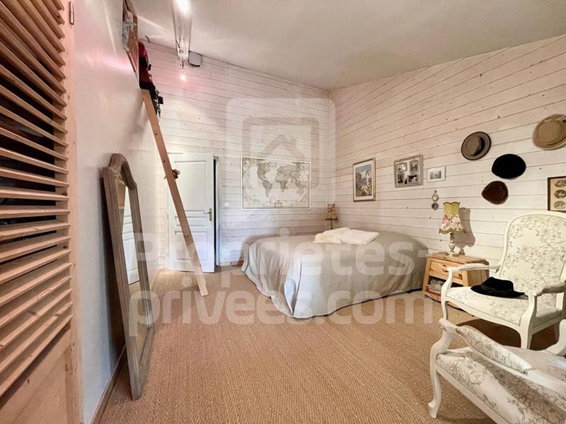 Maison - 210 m² - 7 pièces