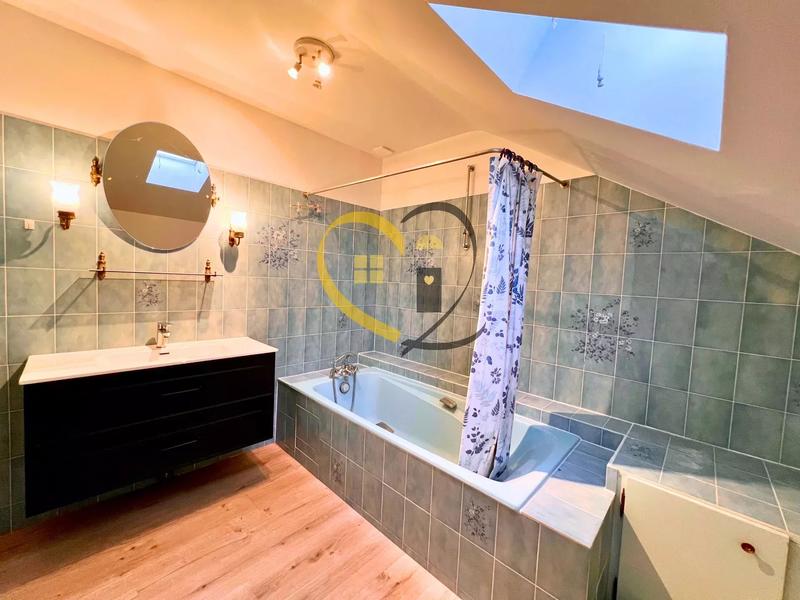 Maison - 205 m² - 8 pièces