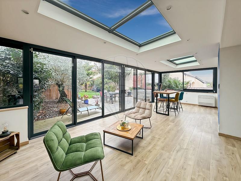 Demeure - 161 m² - 6 pièces