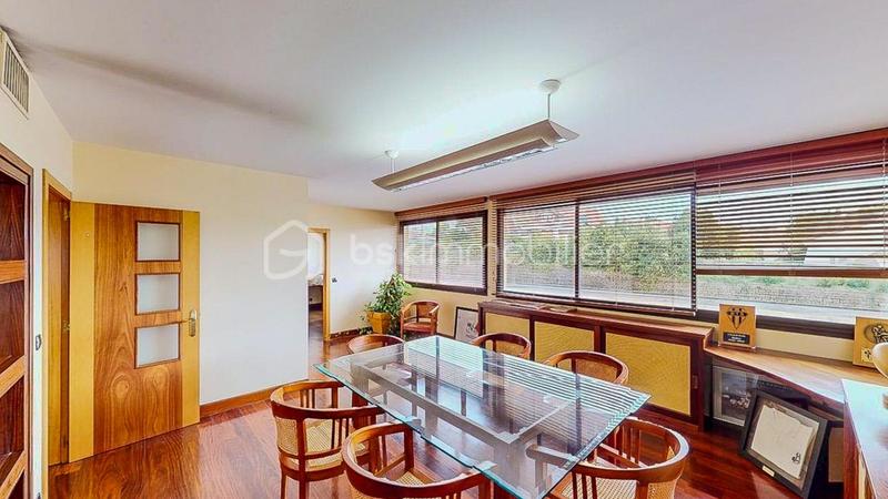 Bureau - 262 m² - 9 pièces