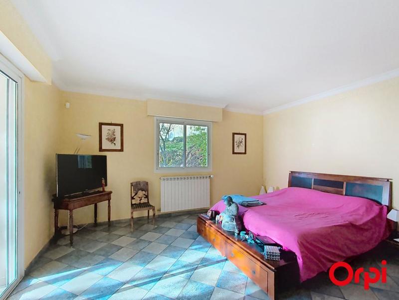 Maison - 222 m² - 8 pièces