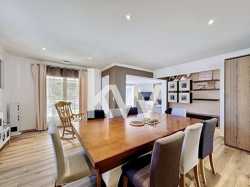 Maison - 245 m² - 8 pièces