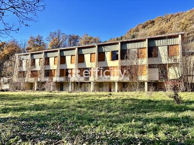 Maison - 1 550 m² - 50 pièces