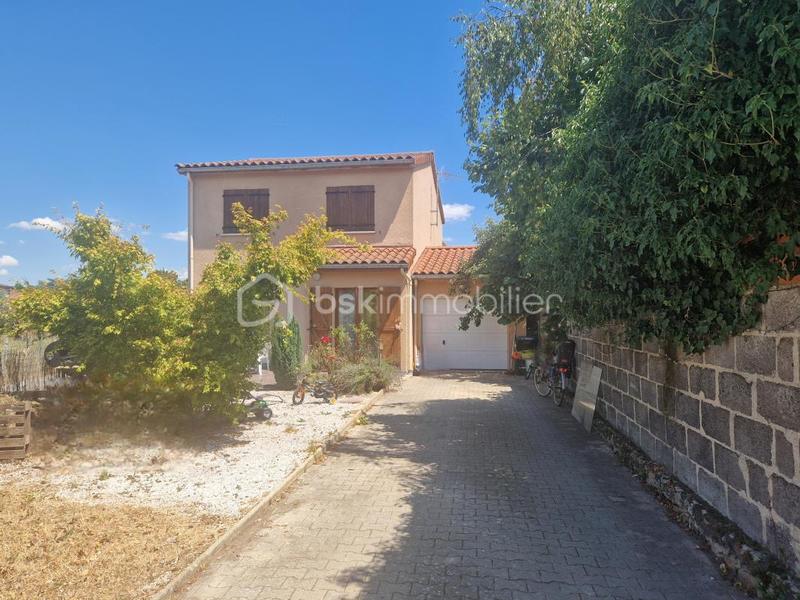 Maison traditionnelle - 102 m² - 4 pièces