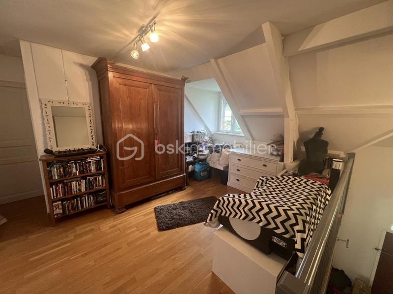 Demeure - 250 m² - 6 pièces