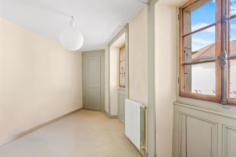 Maison - 243 m² - 10 pièces