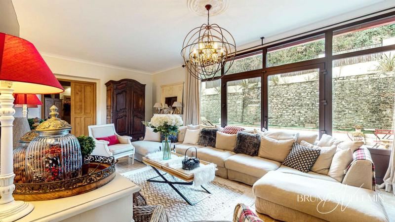 Demeure - 403 m² - 10 pièces