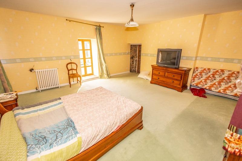 Propriété - 228 m² - 6 pièces