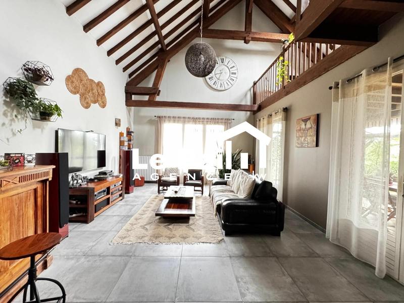 Maison - 280 m² - 9 pièces