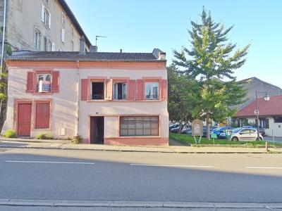 Maison - 93 m² - 8 pièces